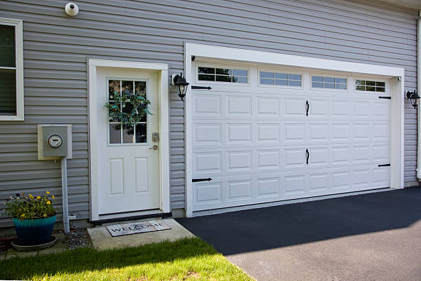 24/7 Emergency Garage Door Panel Replacement experts in North Bethesda, MD